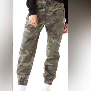 ARITZIA TNA Size S Camouflage Track Pants